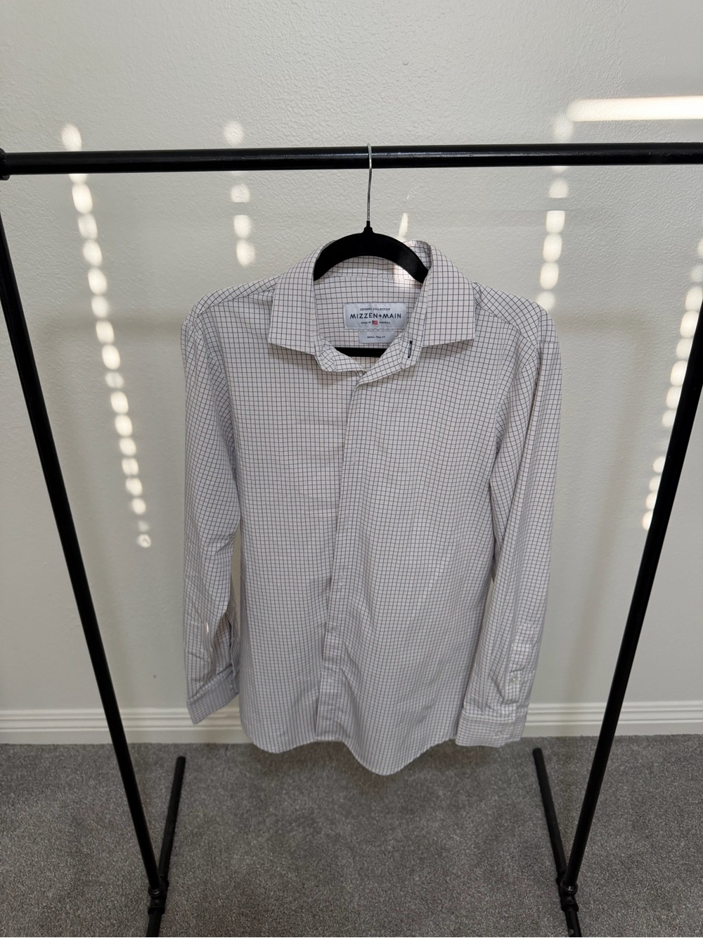 Mizzen+Main White Dress Shirt with Gray Check Pattern